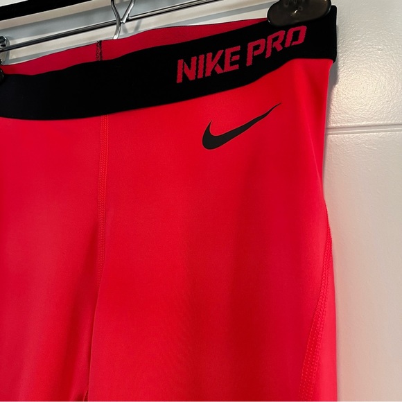 Nike Pro | Capri Leggings - Picture 3 of 11